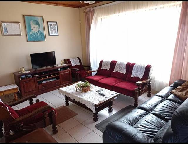 3 BEDROOM HOUSE FOR SALE IN SHALLCROSS